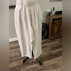 White pinstriped Lucy Paris wide leg pant size small